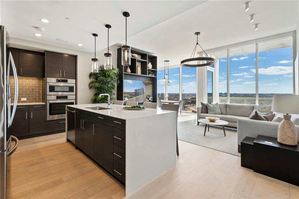 301 West Ave - Photo 1