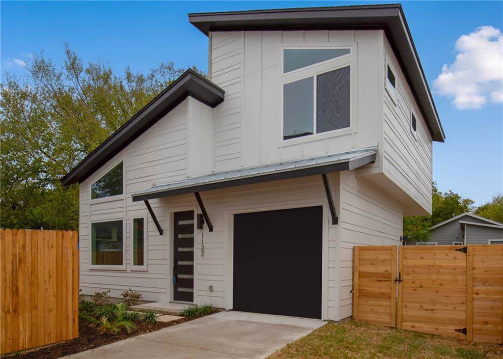 1123 Omega St - Photo 1