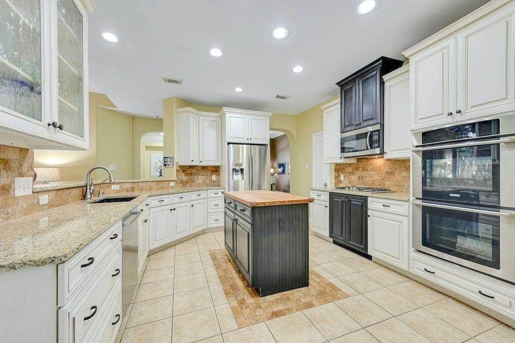 2814 Chatelle Dr - Photo 1