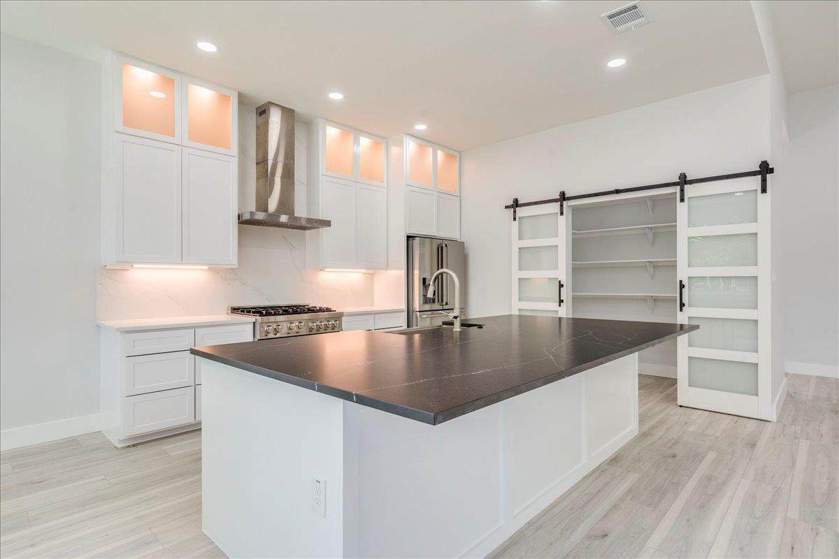 1215 Howard St - Photo 1