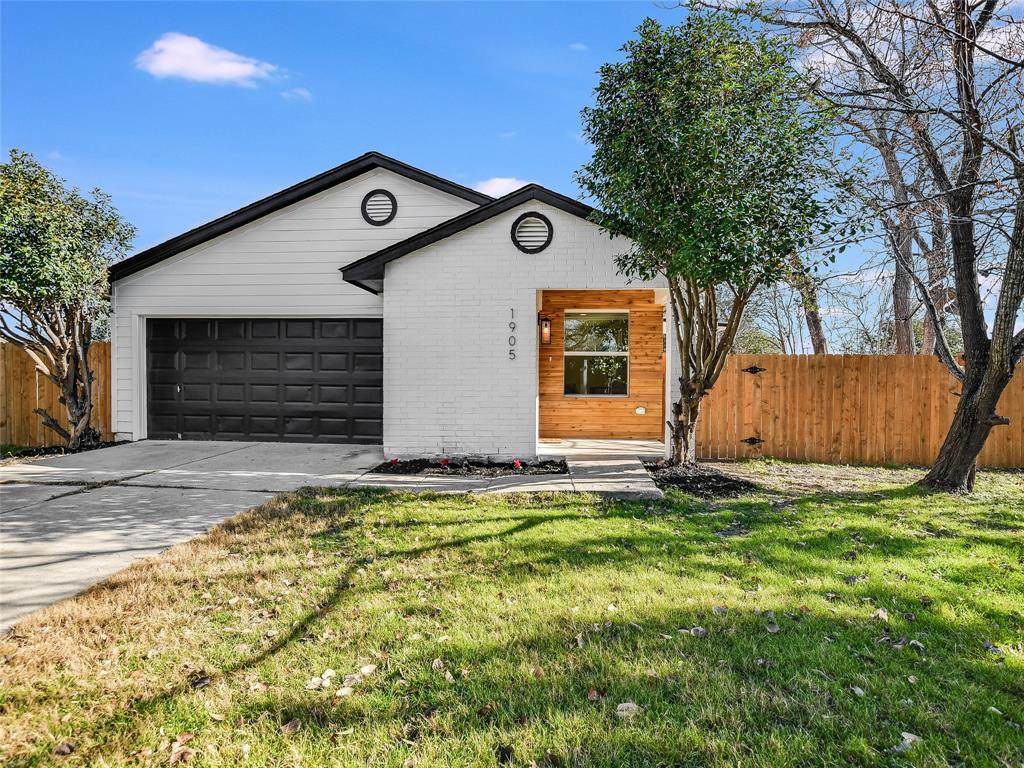 1905 Holly St - Photo 1