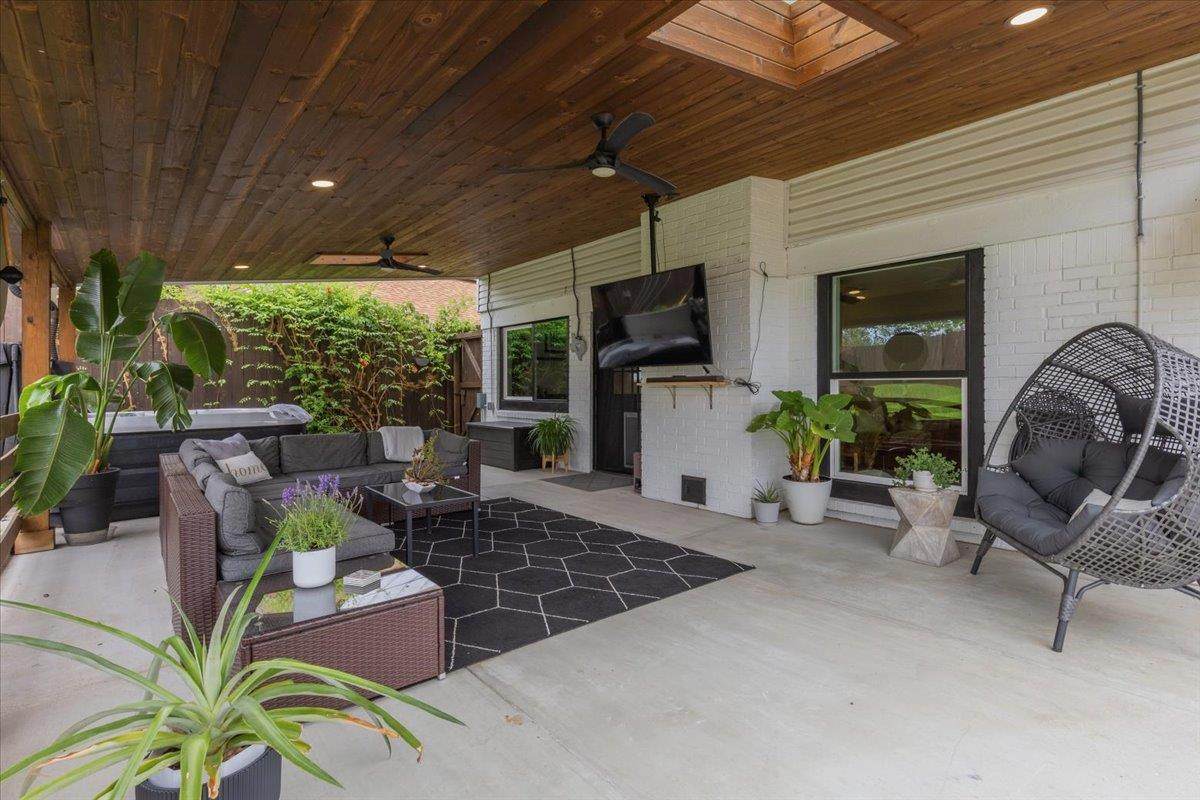208 Skyloop Dr - Photo 1
