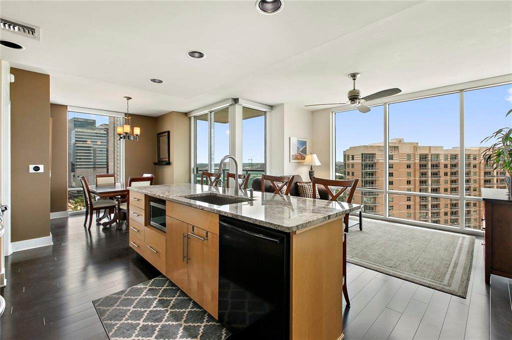 300 Bowie St - Photo 1