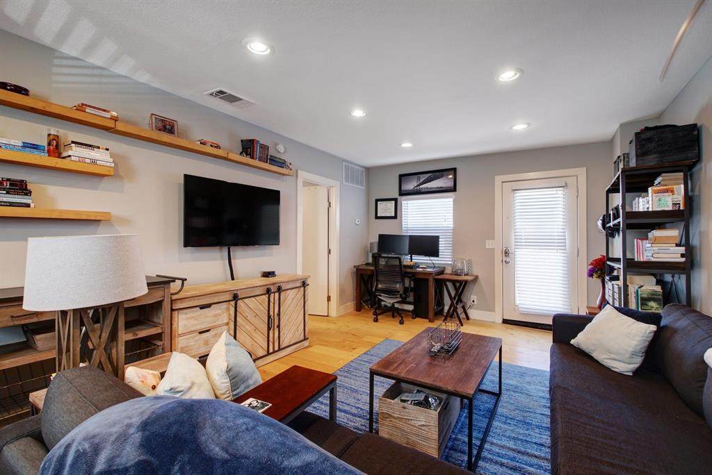 1313 52nd St - Photo 1