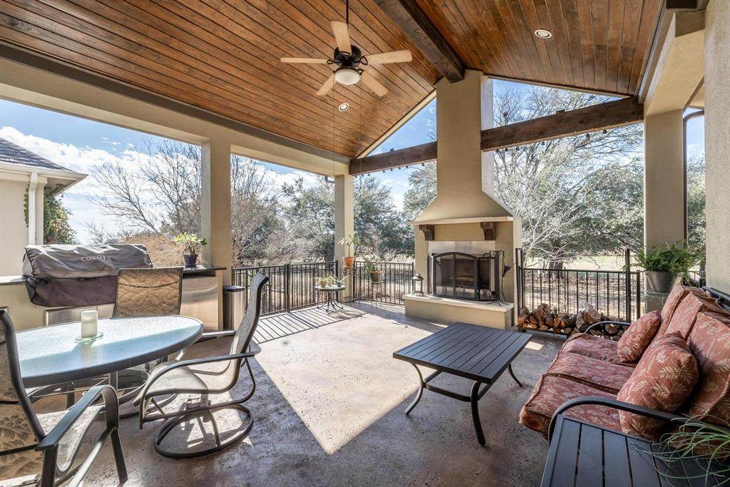 242 Wellington Dr - Photo 1