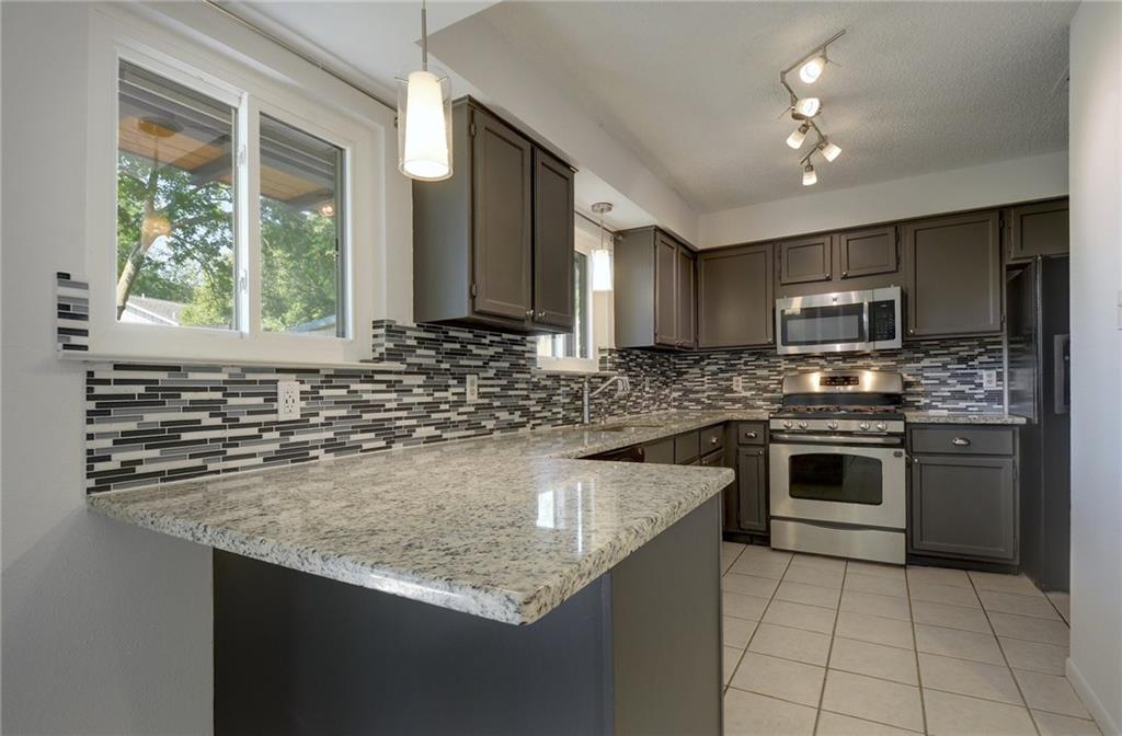 2801 Bushnell Dr - Photo 1