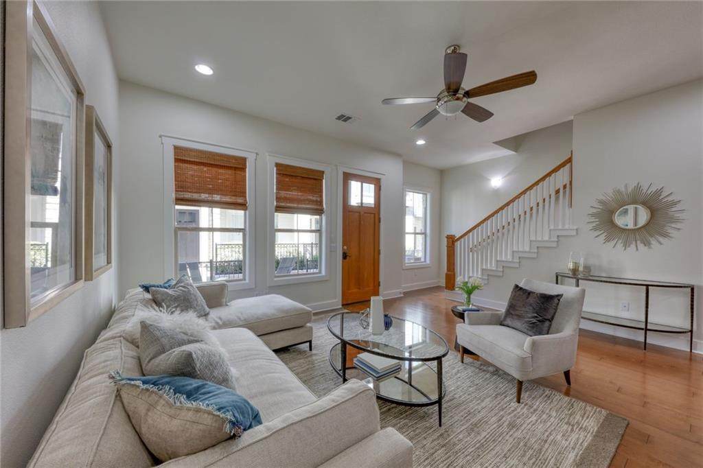 2520 Bluebonnet Ln - Photo 1