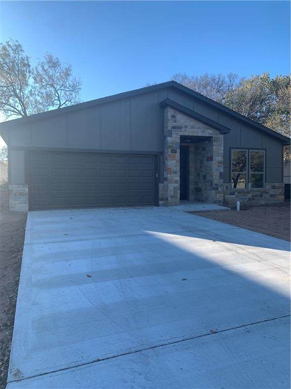 646 Pecan Ln - Photo 1