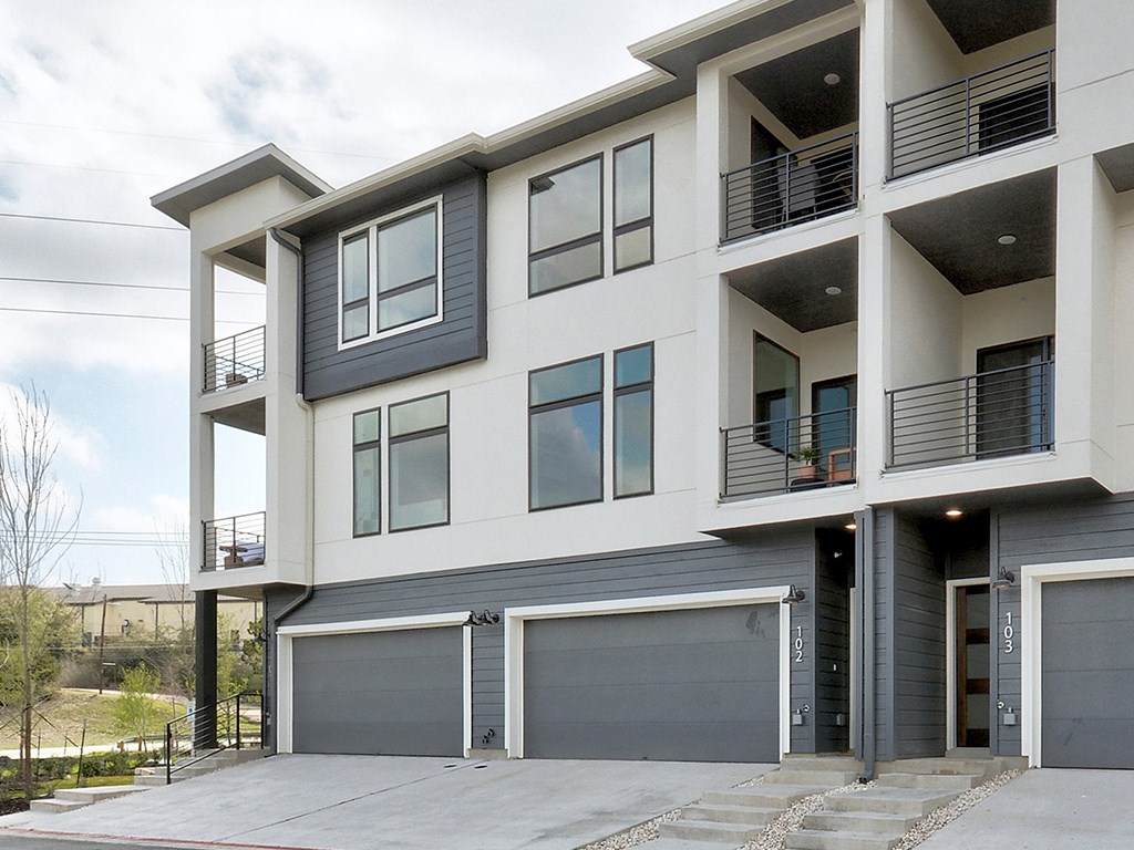 2050 Lohmans Spur Rd - Photo 1