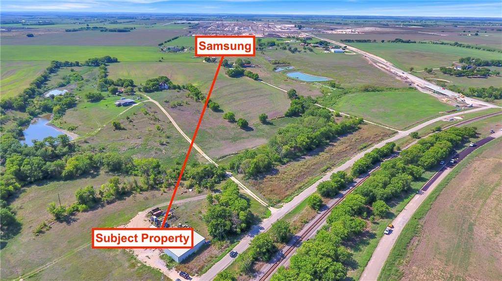 300 County Rd 403 - Photo 1