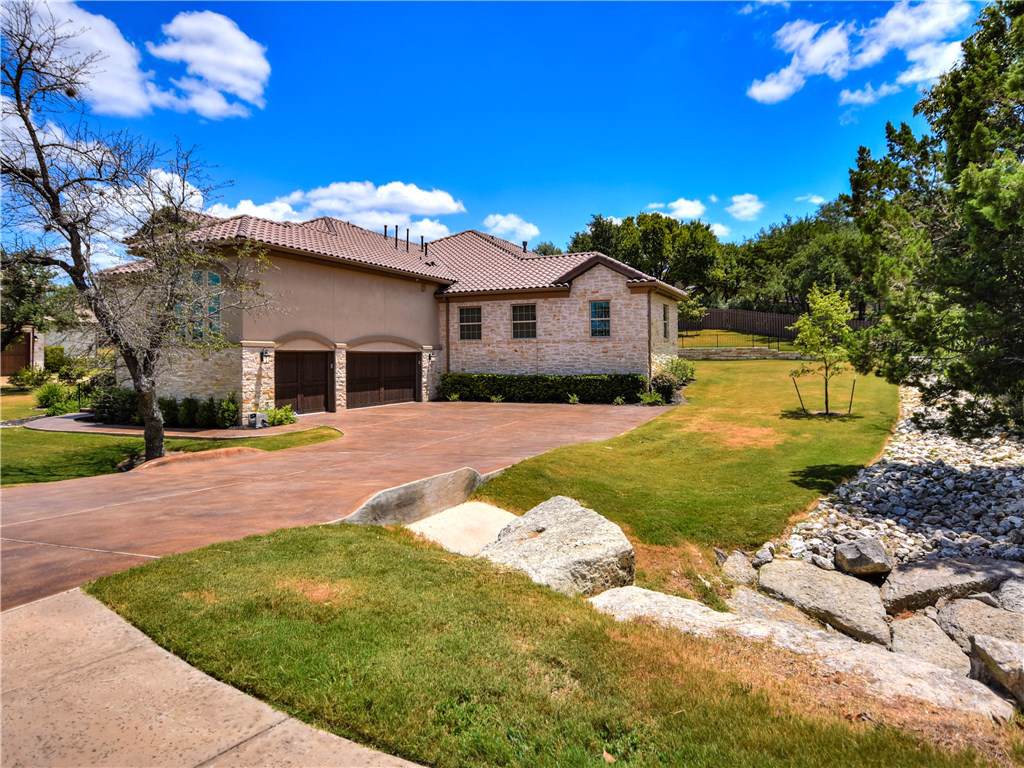 802 Rough Hollow Dr - Photo 1