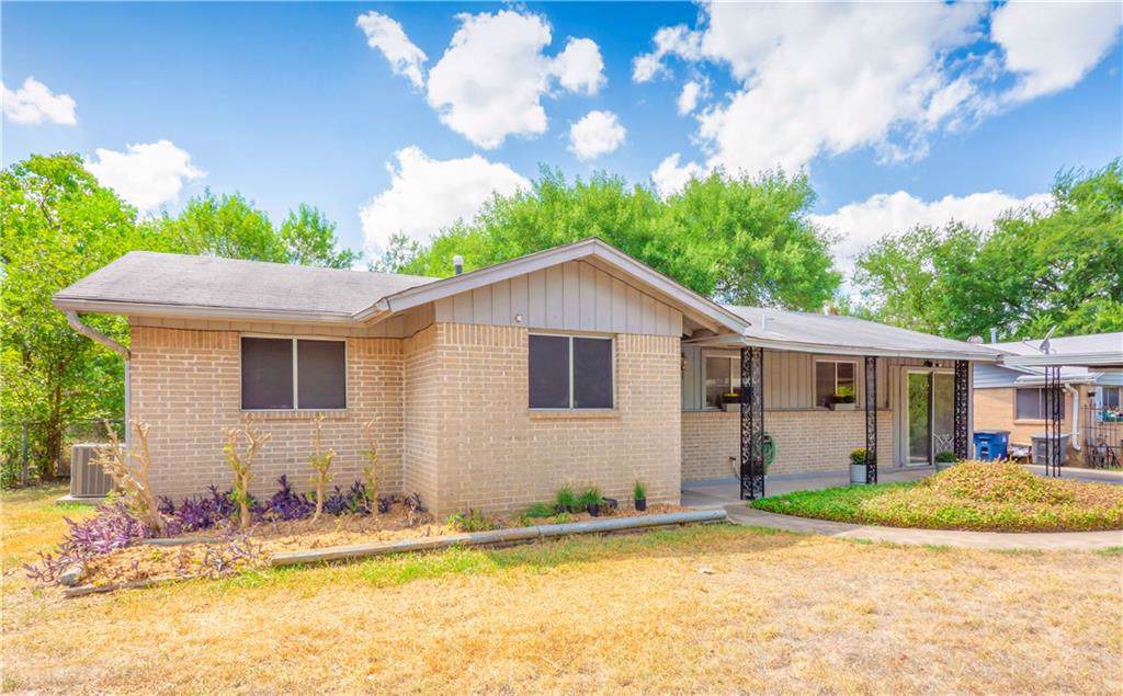 1113 Meadows Dr - Photo 1