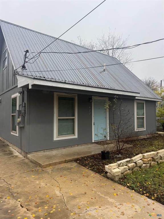 622 Trinity St - Photo 1