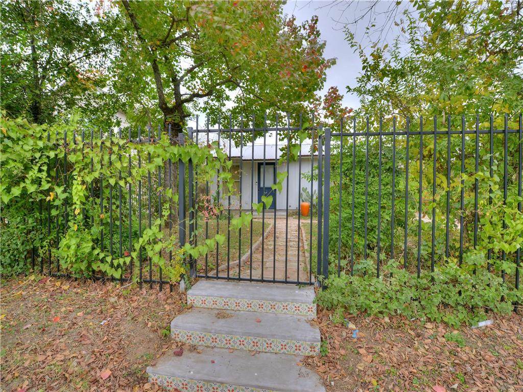 6118 Atwood St - Photo 1