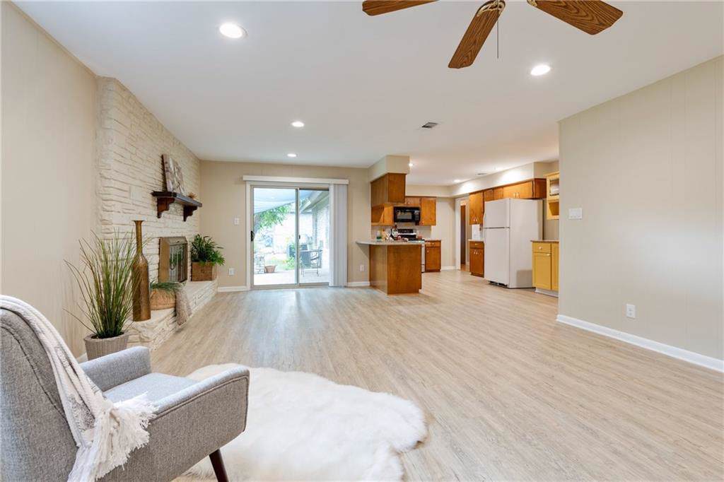 11401 Hunters Ln - Photo 1