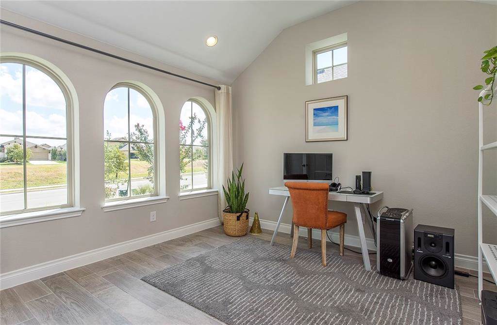 204 Crossvine Trl - Photo 1