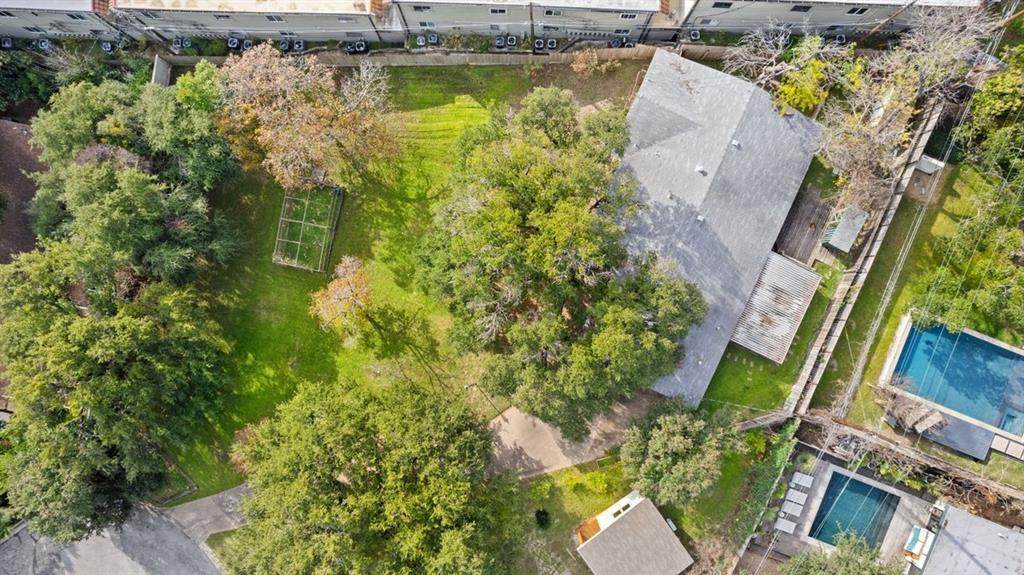 601 Sandringham Cir - Photo 1