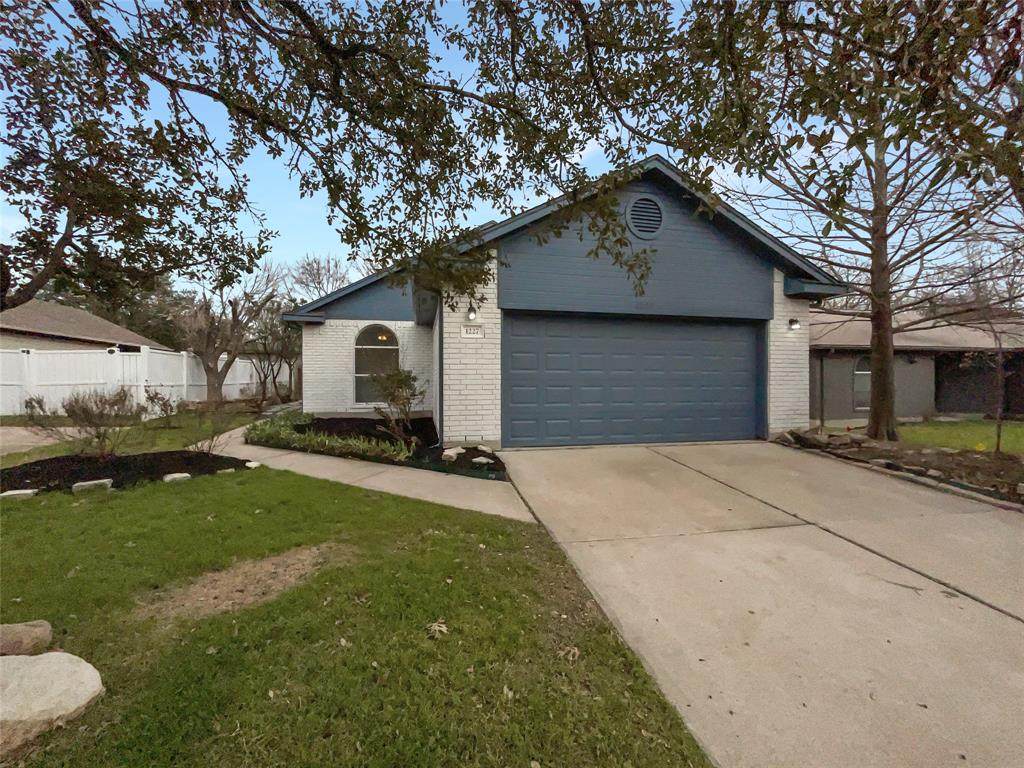 1227 Hughmont Dr - Photo 1