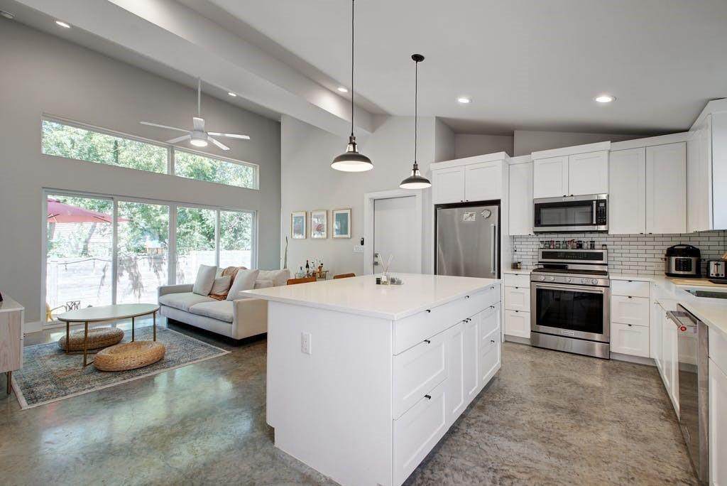 1602 Singleton Ave - Photo 1