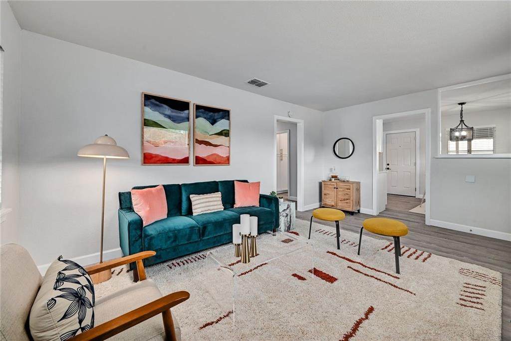 4709 Leslie Ave - Photo 1