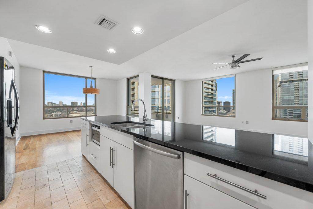 300 Bowie St - Photo 1