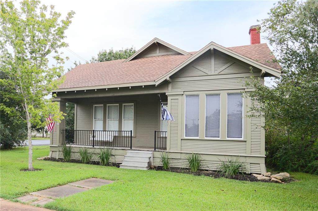 202 Summit St - Photo 1