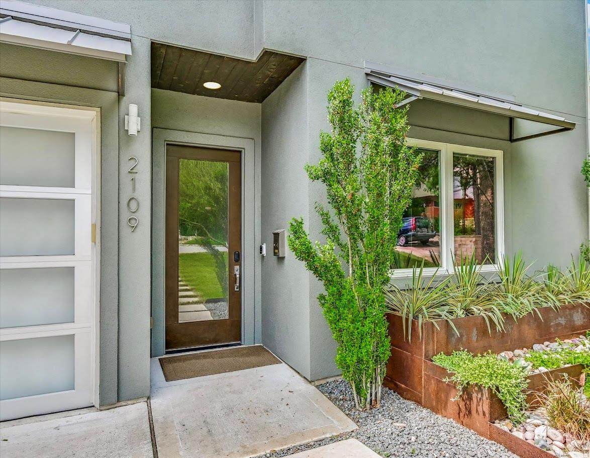 https://bt-photos.global.ssl.fastly.net/austin/orig_boomver_2_7990595-2.jpg