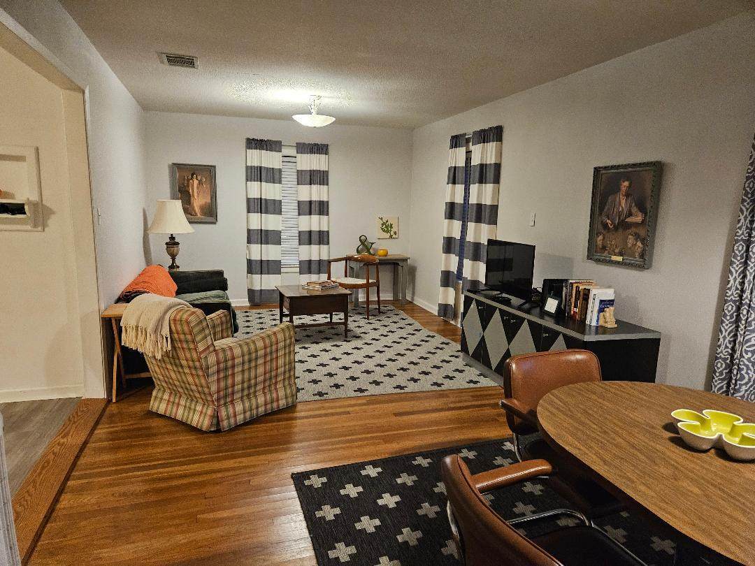 1130 Main St - Photo 1