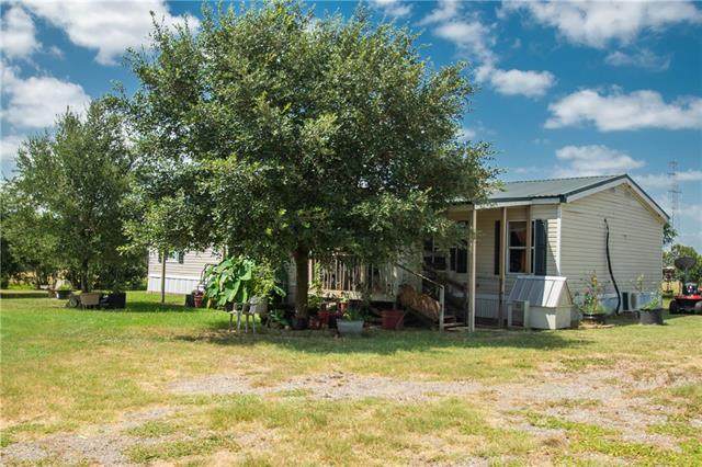 1121 Private Road 8046 - Photo 1