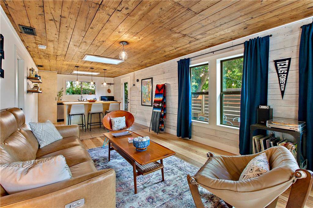 2201 Haskell St - Photo 1