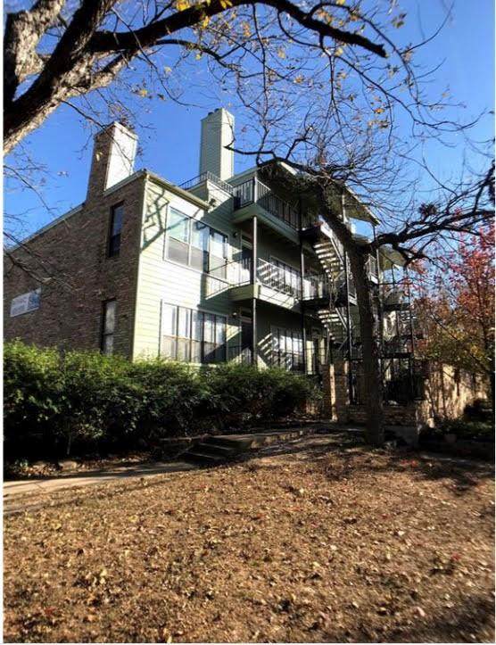 915 W 22 1/2 - Photo 1