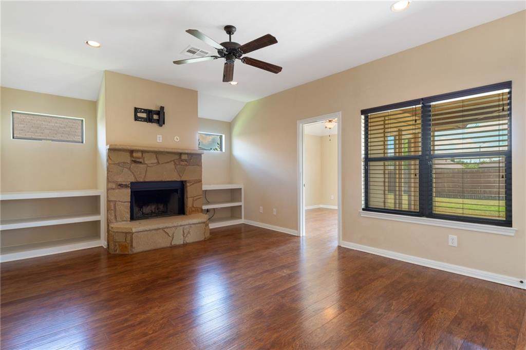410 Valley Oaks Loop - Photo 1