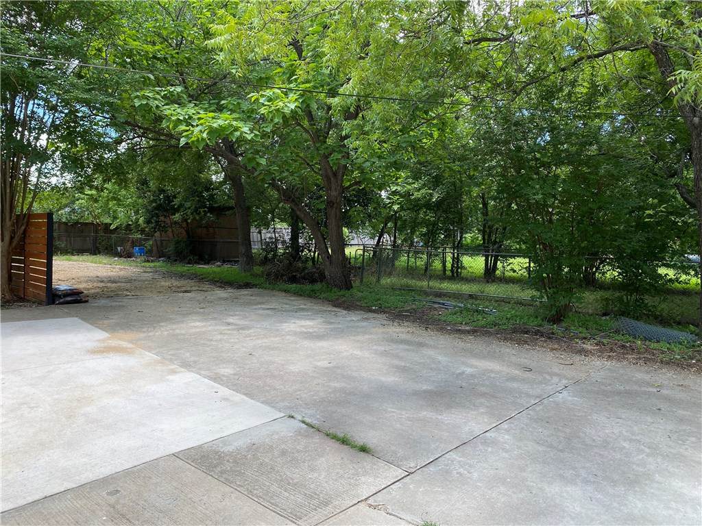 2011 Maxwell Ln - Photo 1