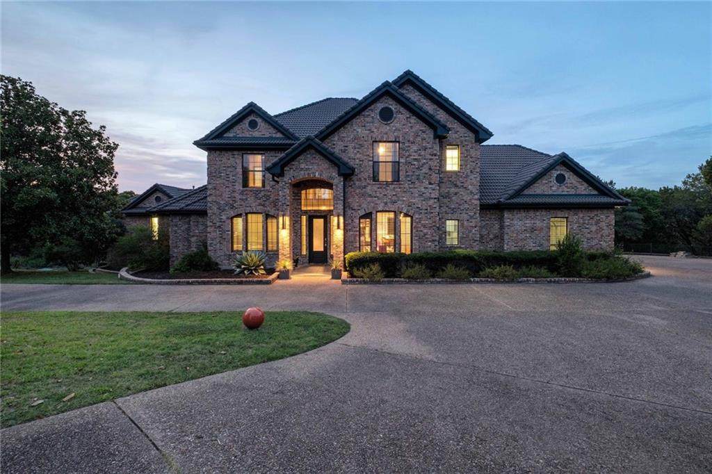 8106 Hickory Creek Dr - Photo 1