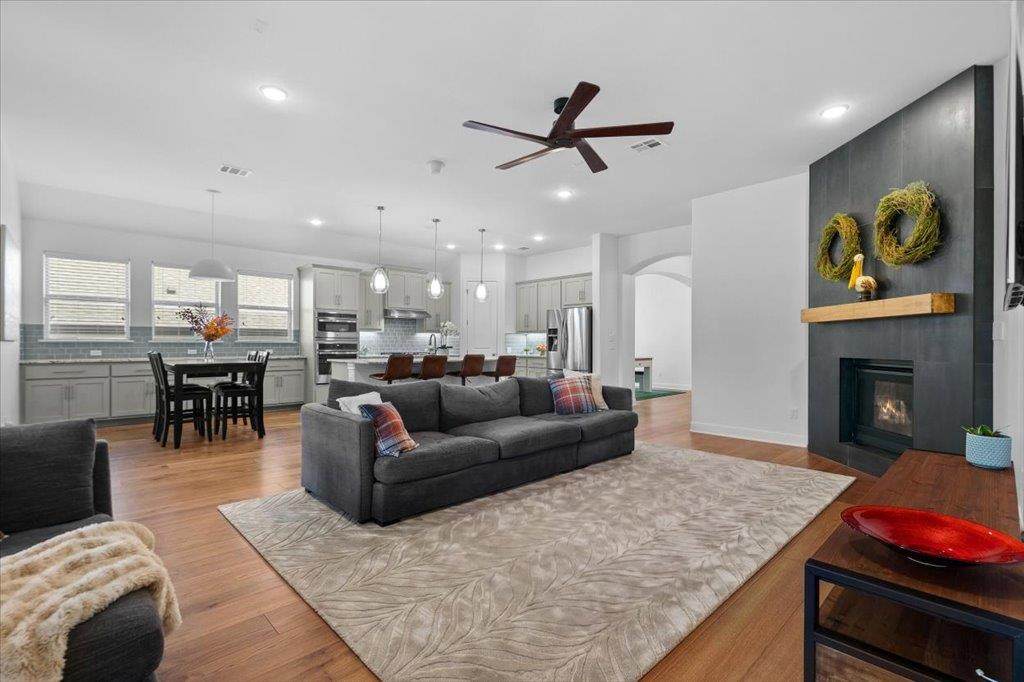 749 Jacksdaw Dr - Photo 1