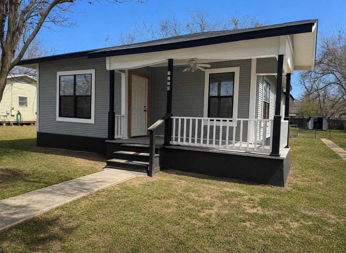 1120 Saint Paul St - Photo 1