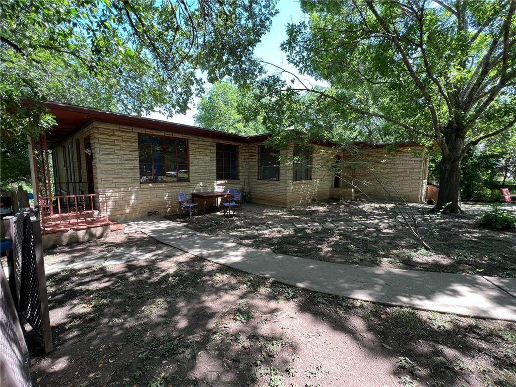 1907 Kenwood Ave - Photo 1