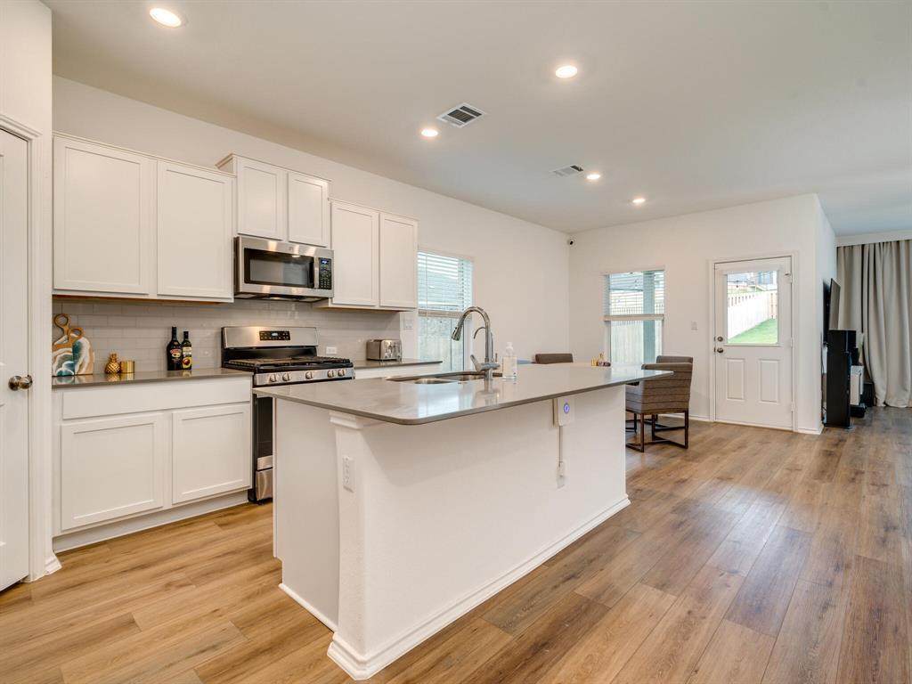 1208 Sweetspire St - Photo 1
