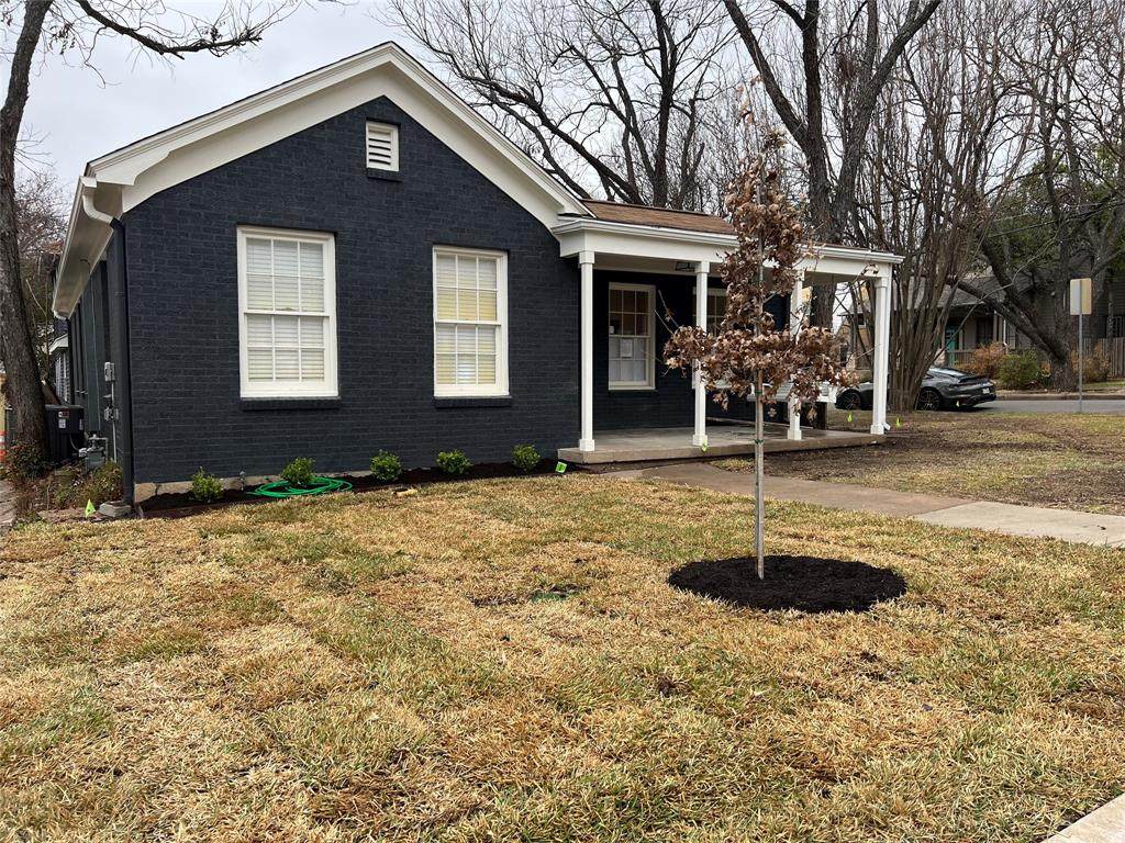 701 Harris Ave - Photo 1