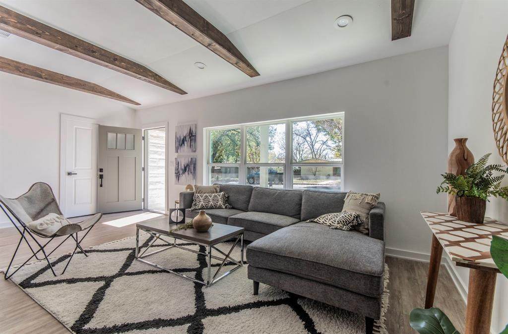 1502 Ridgemont Dr - Photo 1