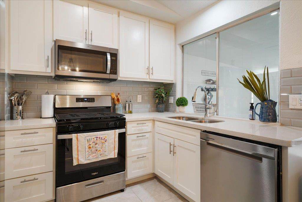 6400 Meadows Blvd - Photo 1
