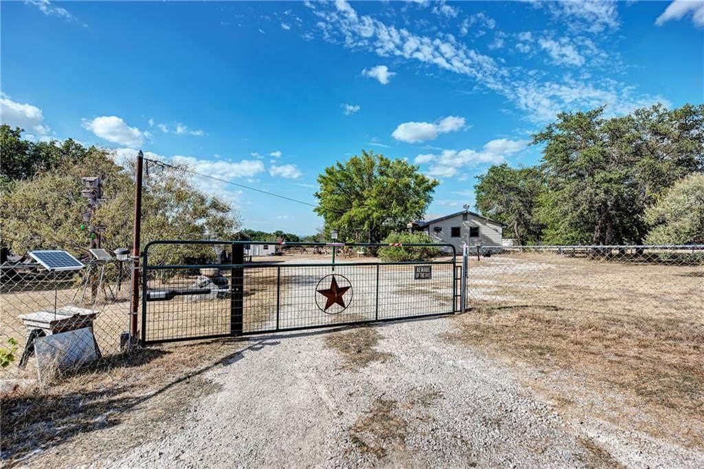 563 County Road 3106 - Photo 1