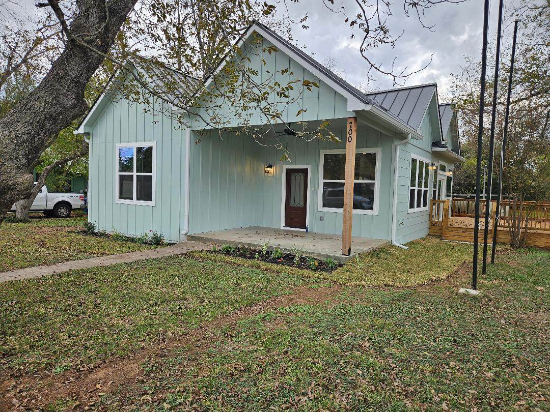 700 Avenue C - Photo 1