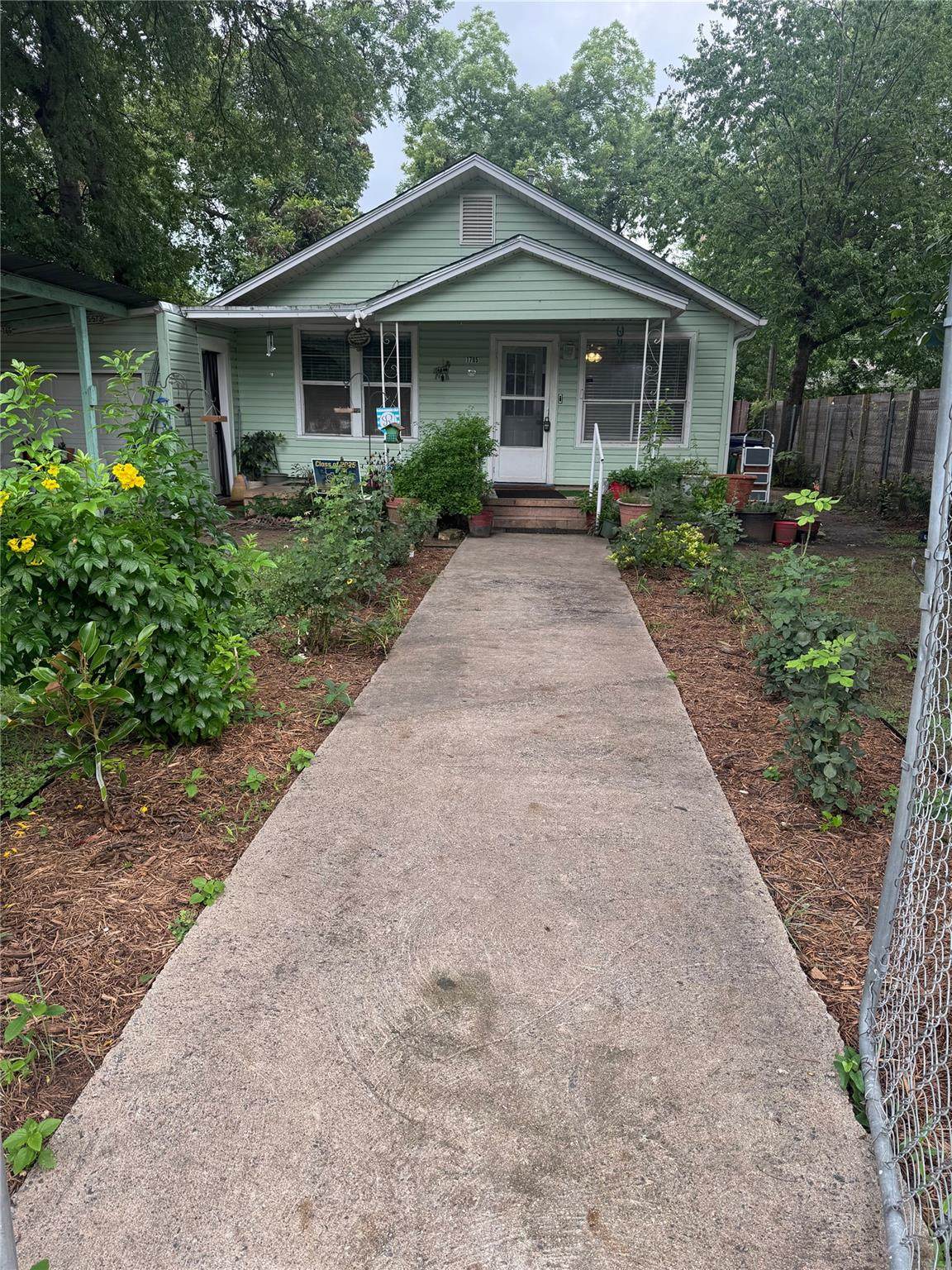 1705 Holly St - Photo 1