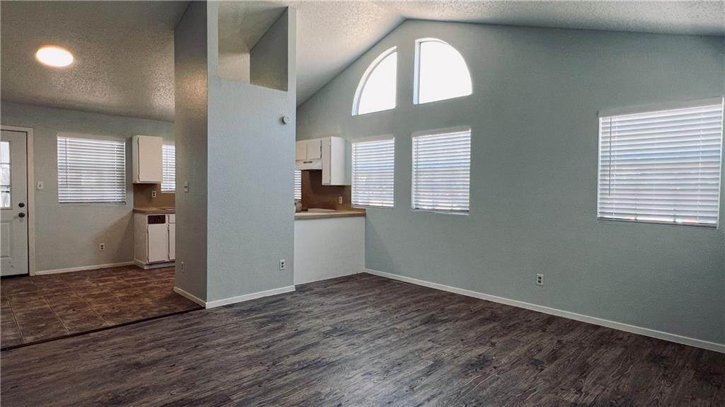 8813 Pineridge Dr - Photo 1