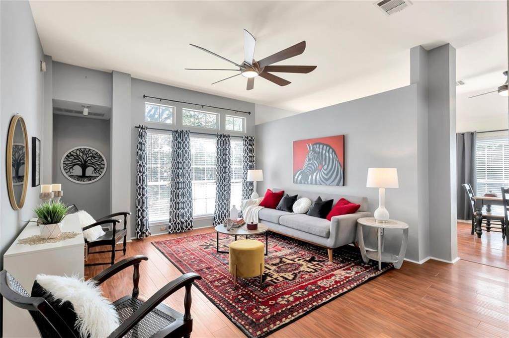 1502 Parkwood Dr - Photo 1