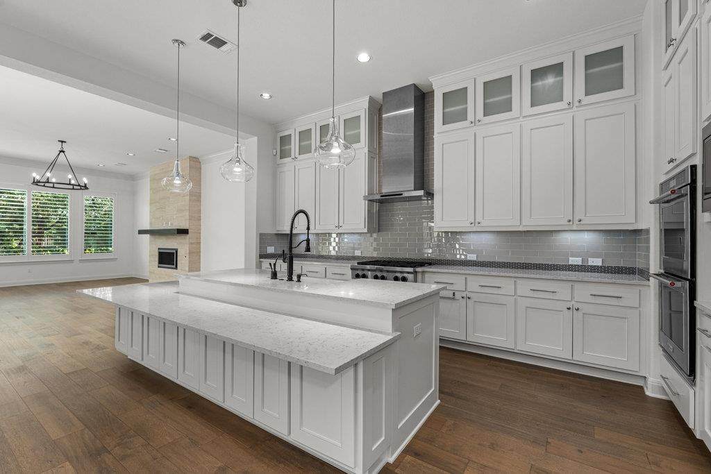 406 Woodside Ter - Photo 1