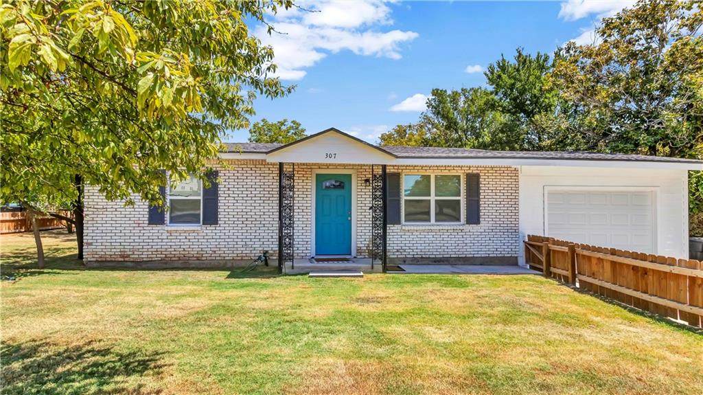 307 Hackberry St - Photo 1