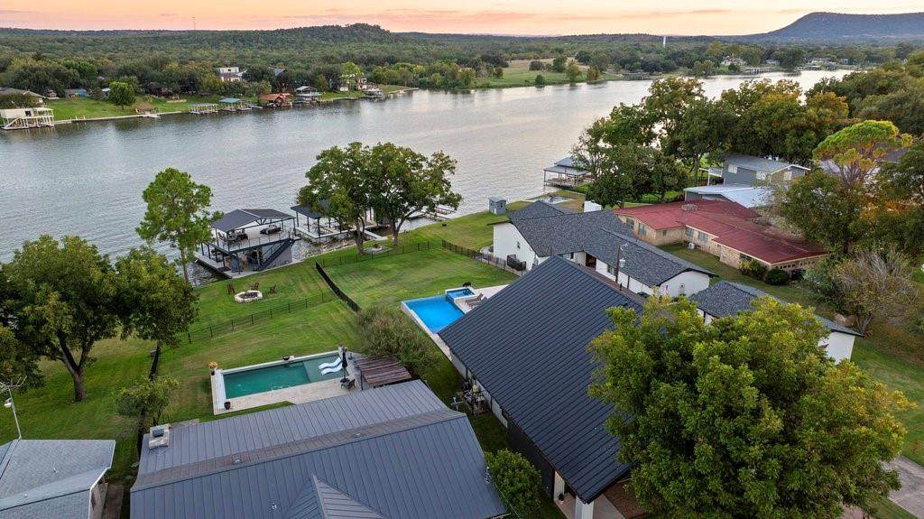 1836 Bluebonnet Ln - Photo 1