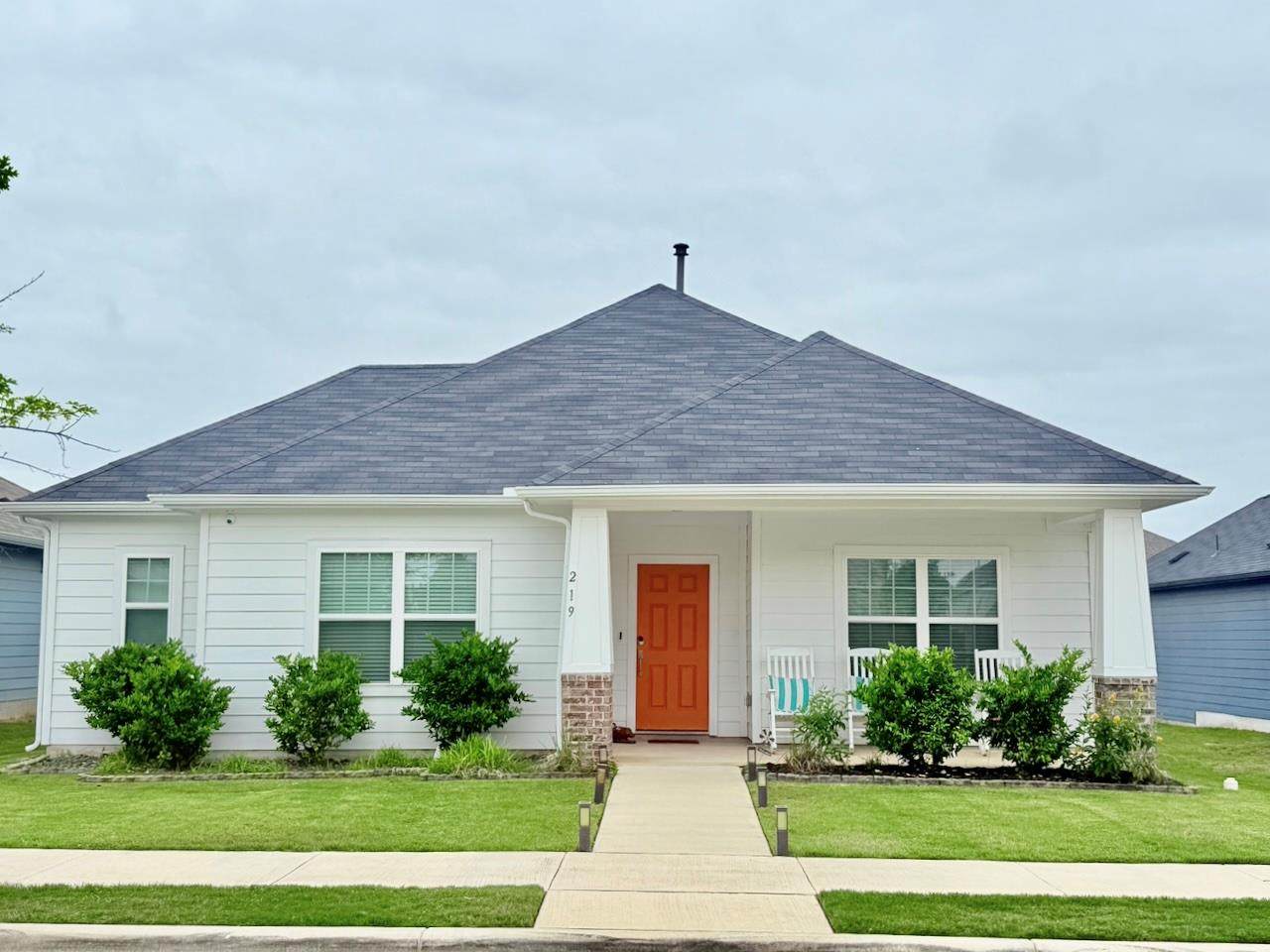 219 Roaming Dr - Photo 1